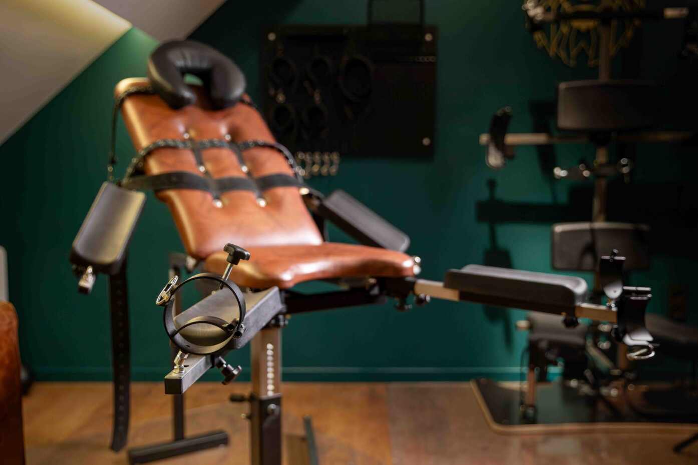 Bdsm sm kamer huren België, rent bdsm kink sm room Belgium, Vlaams-Brabant, Oost-Vlaanderen,Brussel, Flemish Brabant, East Flanders, Brussels, chambres bdsm sm location Belgique Henosa