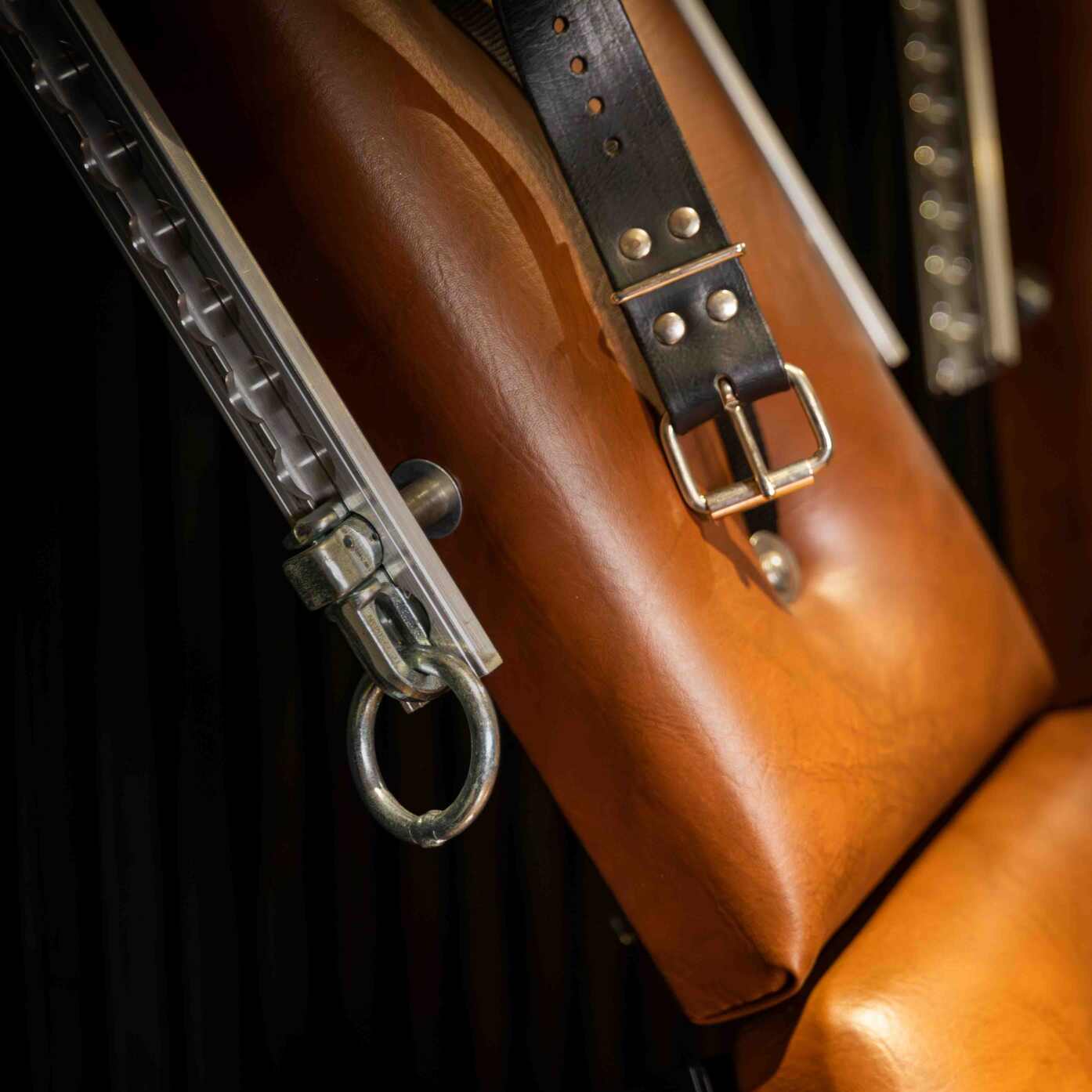 Bdsm sm kamer huren België, rent bdsm kink sm room Belgium, Vlaams-Brabant, Oost-Vlaanderen,Brussel, Flemish Brabant, East Flanders, Brussels, chambres bdsm sm location Belgique Henosa